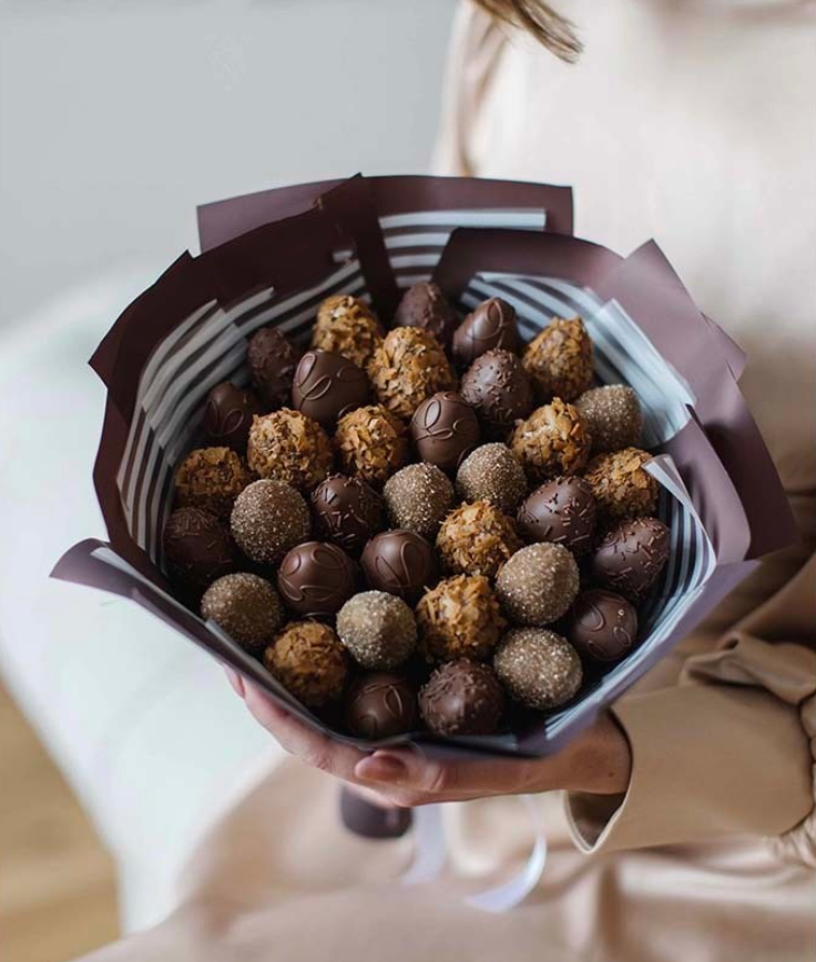 Клубничный букет "Шоколадная сказка" из клубники в итальянском шоколаде.