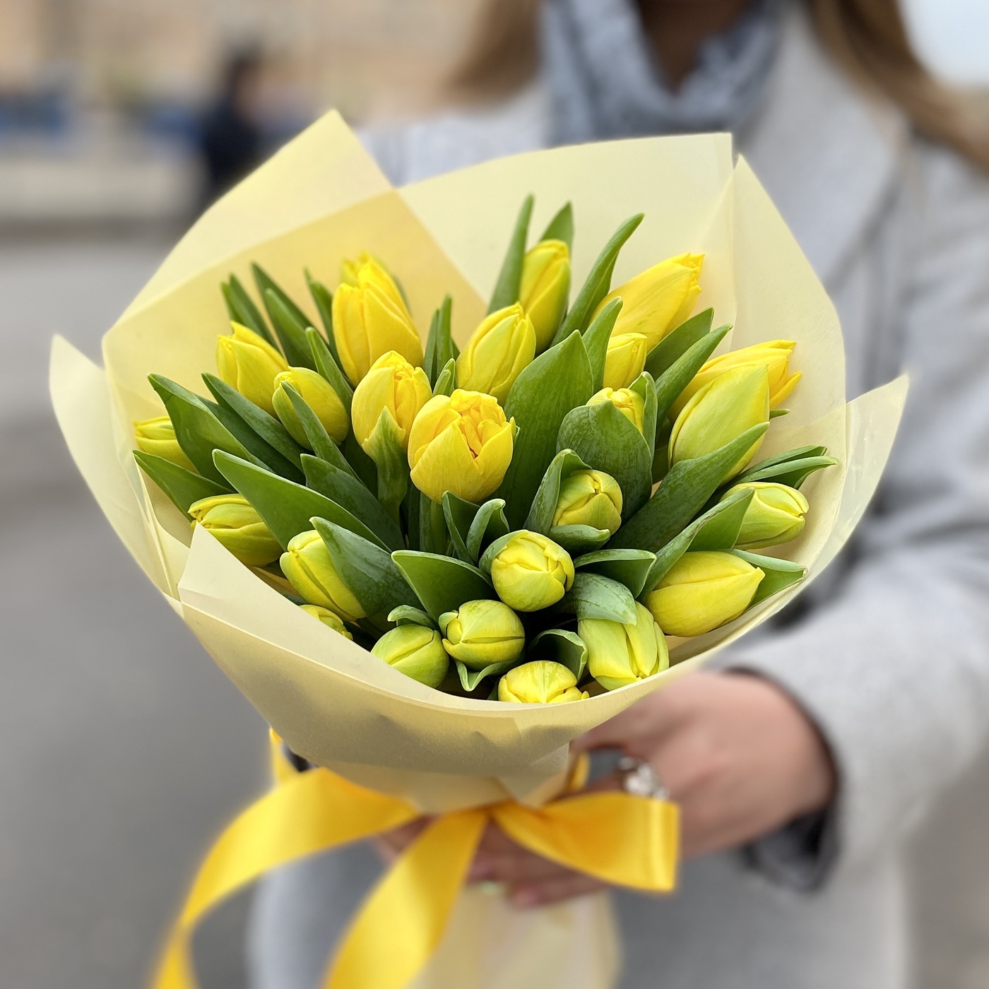 Букет из 25 пионовидных жёлтых тюльпанов
