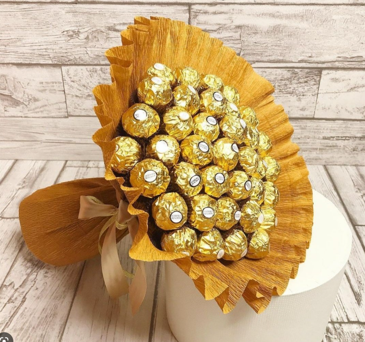 Букет из конфет "Золотой" из Ferrero Rocher