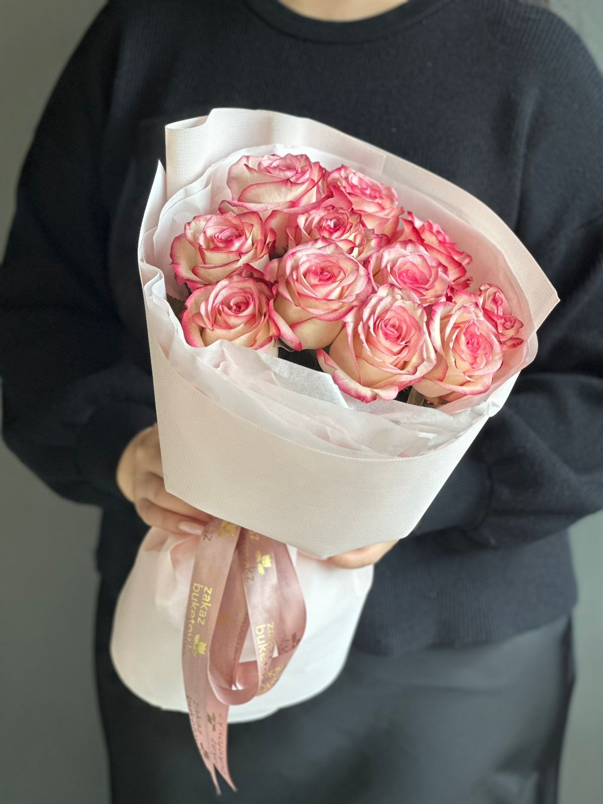 Букет из 11 розовых голландских роз