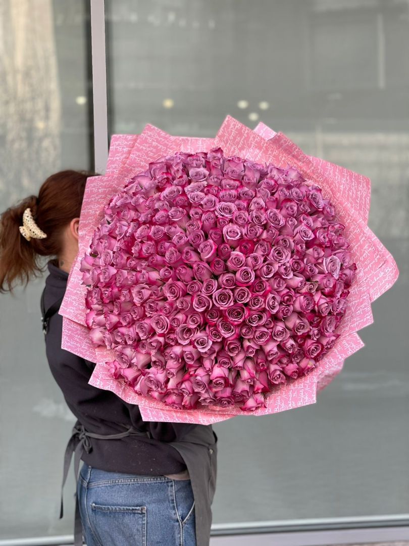 265 роз в фиолетовых тонах