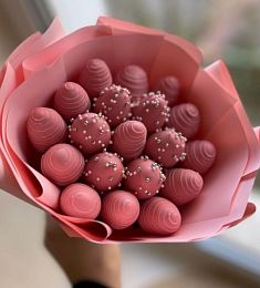 Клубничный букет "Розовое очарование" из клубники в розовом итальянском шоколаде