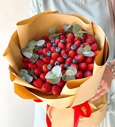 Клубничный букет "Миледи" из свежей клубники и голубики