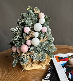 Новогодняя елка "Glamour" из нобилиса с нежным декором