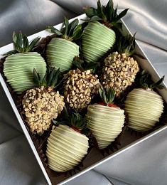 Клубничный бокс "Далида" из клубники в итальянском шоколаде