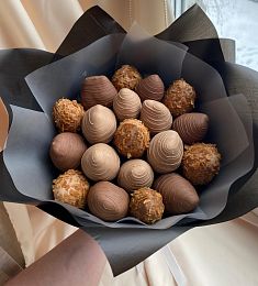 Клубничный букет "Чокобум" из клубники в молочном итальянском шоколаде