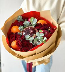 Фруктовый букет "Пламенный бум" из роз и фруктов