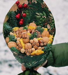 Букет «Зимний орешек» из орехов