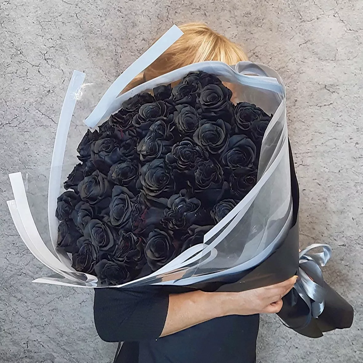 Букет из 35 черных роз